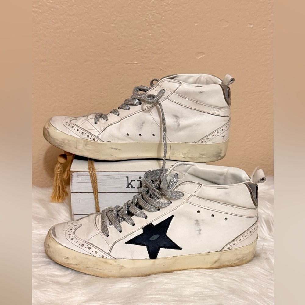 Golden Goose White Sneakers with Black Star and Silver Accents - Picture 5 of 9